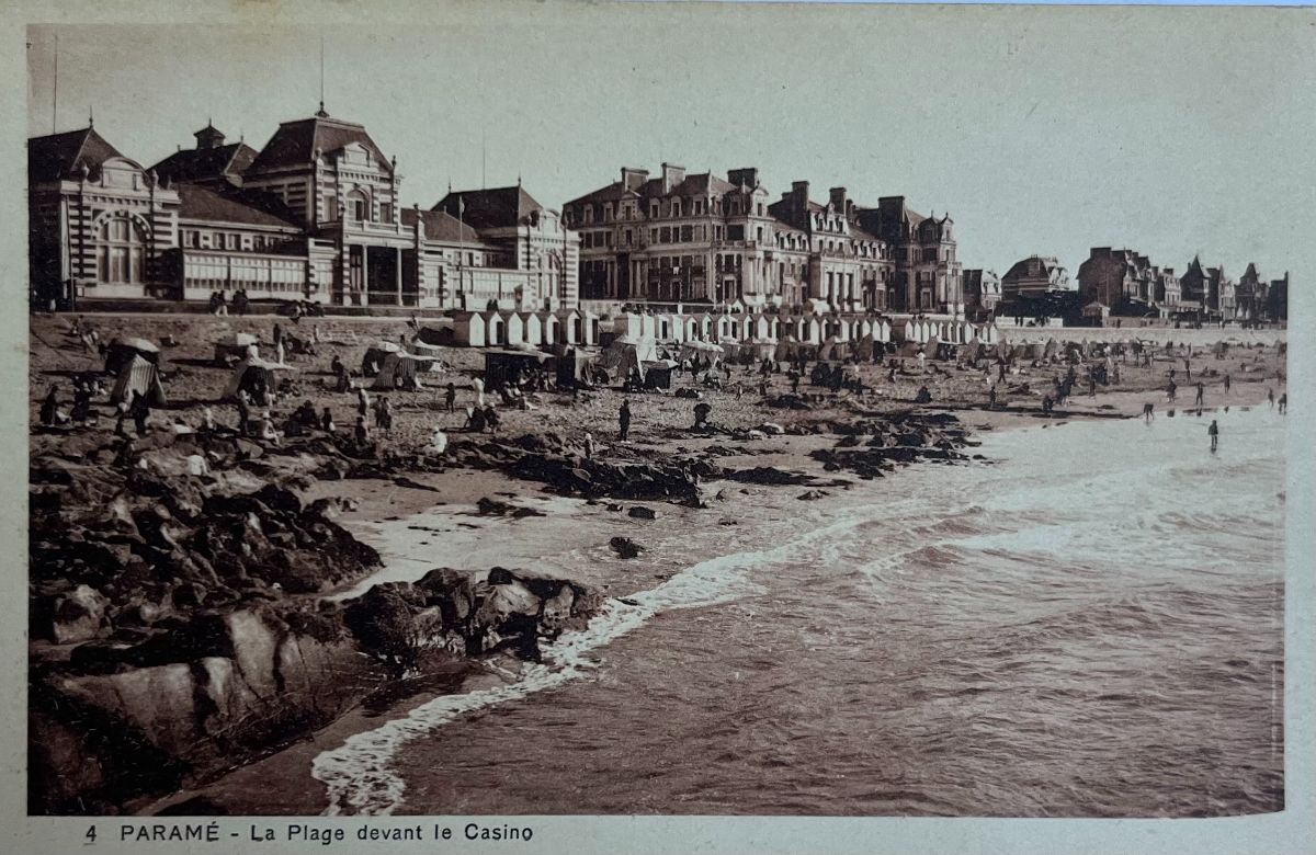 CPA FR35 Paramé - La Plage devant le Casino