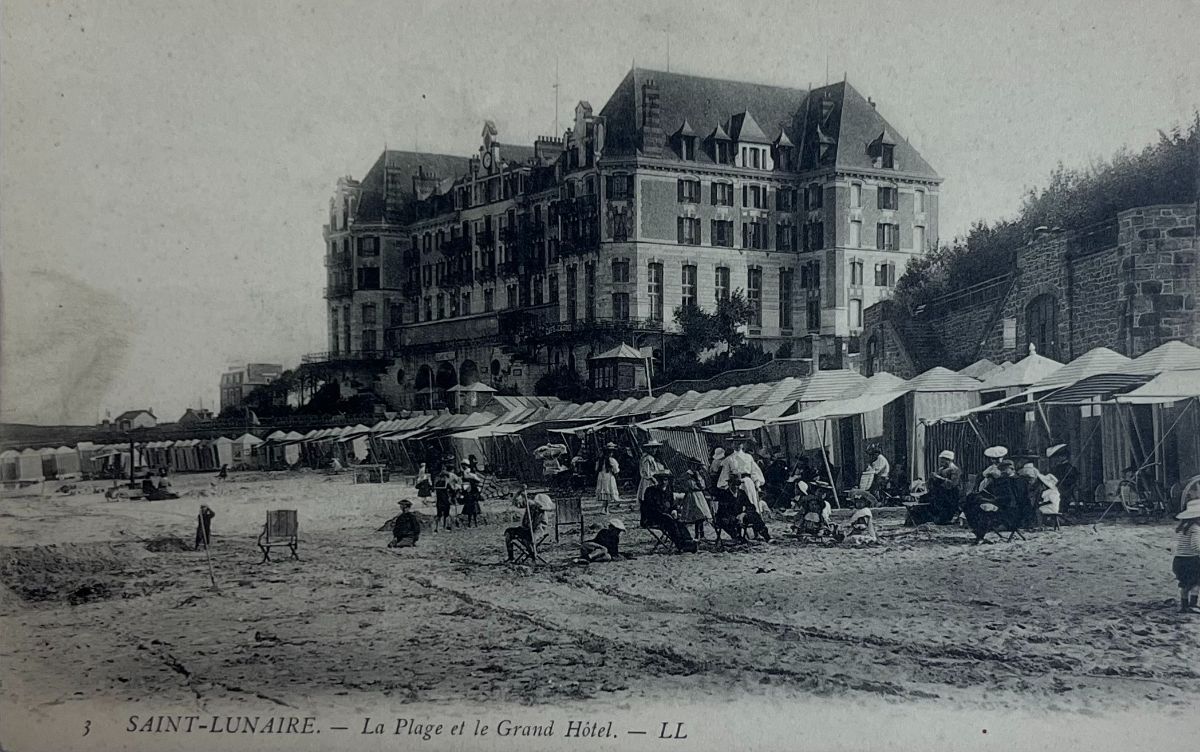 CPA FR35 Saint-Lunaire - La Plage et le Grand Hôtel LL