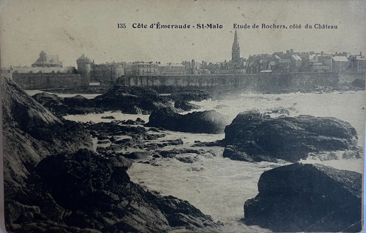 CPA FR35 St-Malo - Etude de Rochers, côté du Château - Côte d'Emeraude