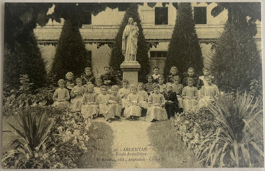 CPA FR61 Argentan - Ecole dentellière recto