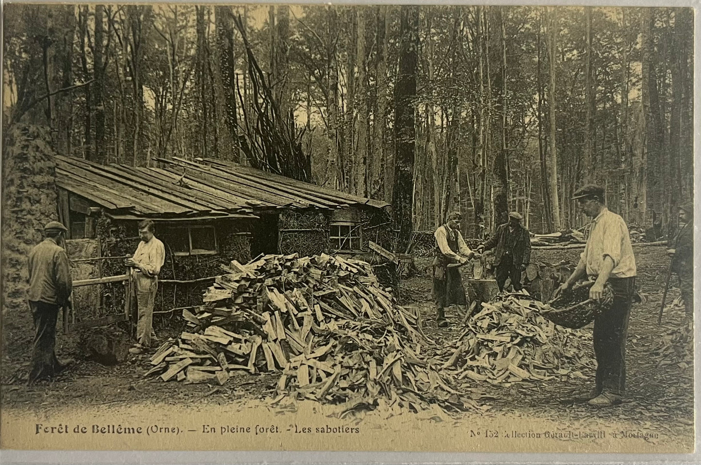 CPA FR61 Forêt de Bellême (Orne) - En pleine forêt - Les sabotiers recto