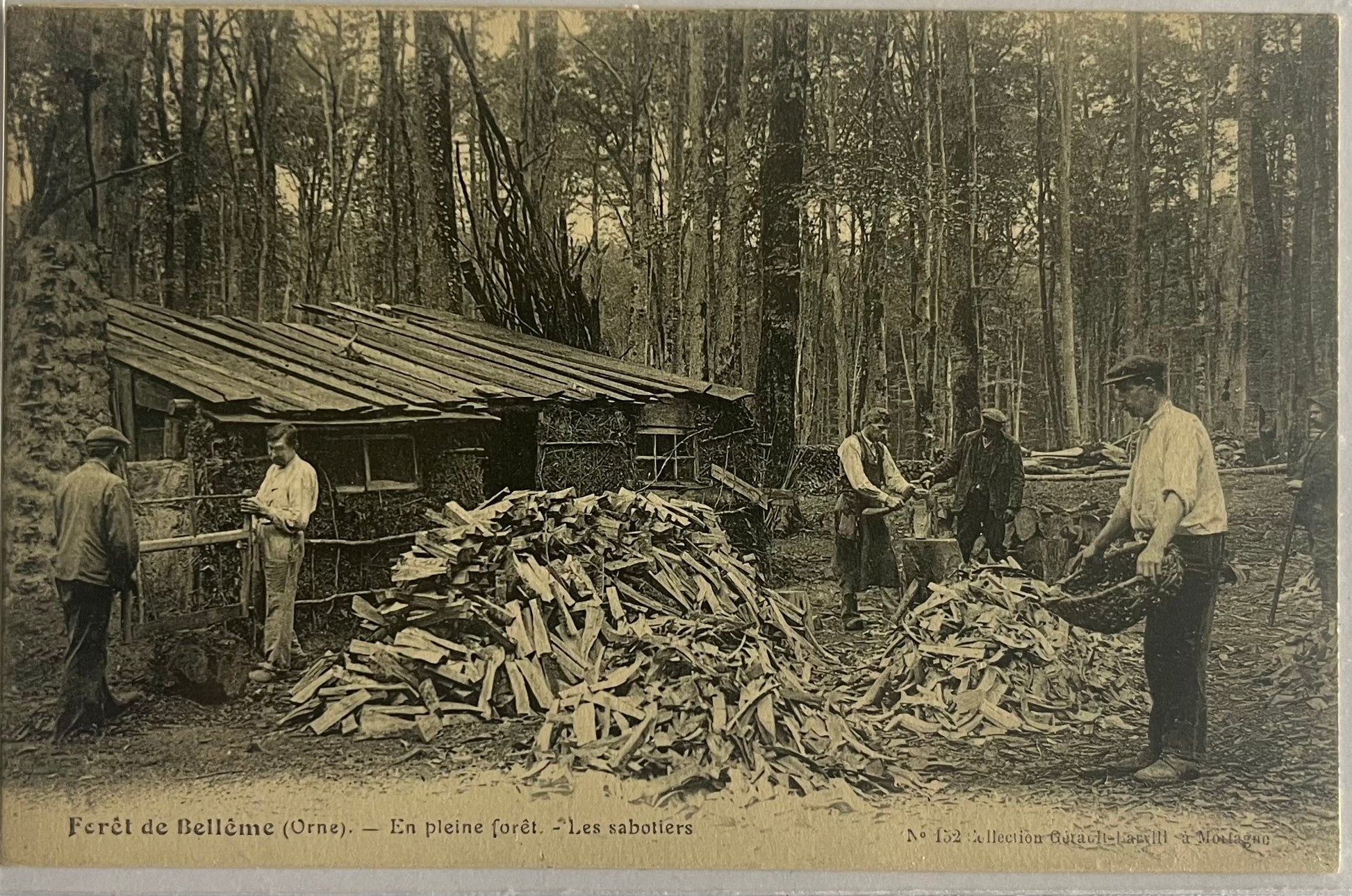 CPA FR61 Forêt de Bellême (Orne) - En pleine forêt - Les sabotiers recto