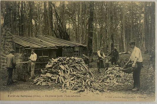 CPA FR61 Forêt de Bellême (Orne) - En pleine forêt - Les sabotiers recto
