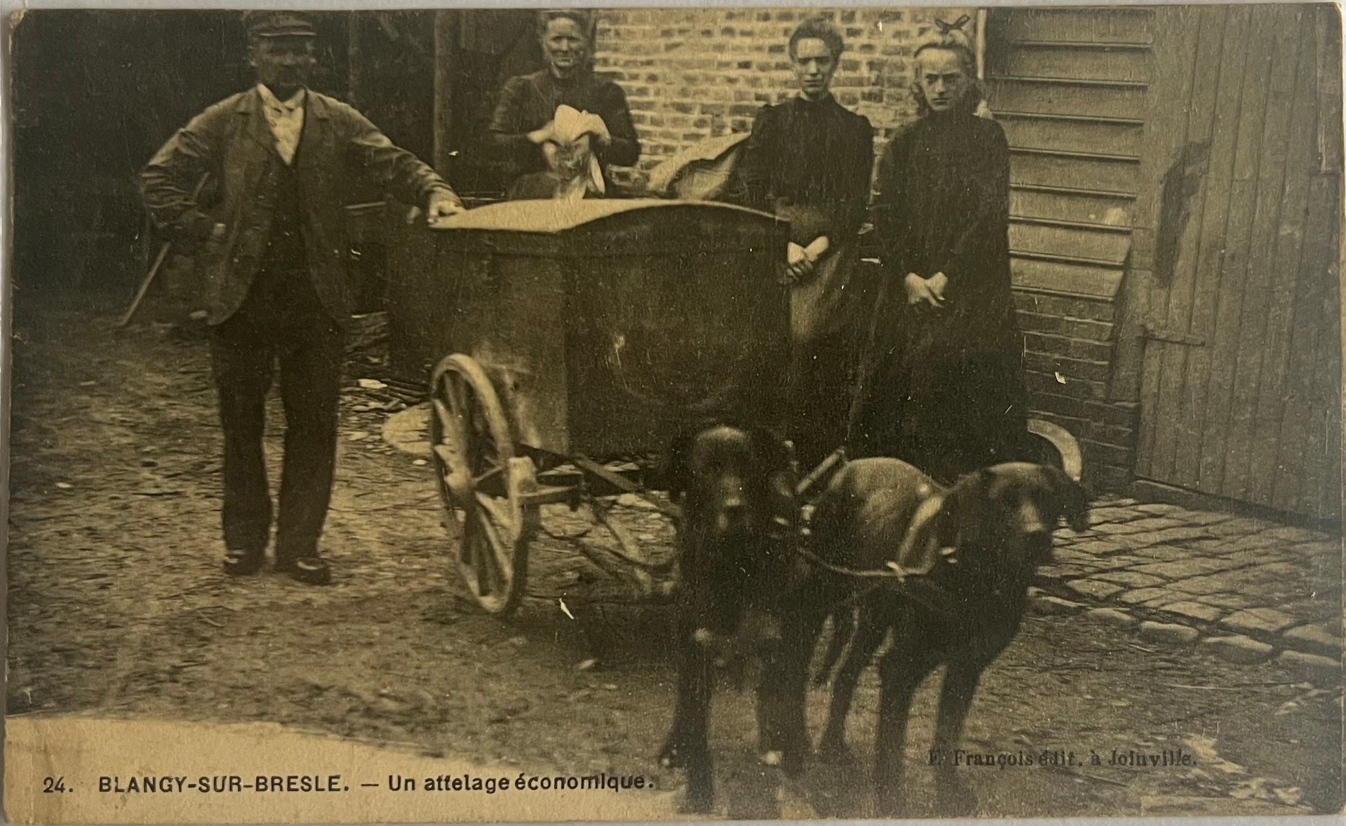 CPA FR76 Blangy-sur-Bresle - Un attelage économique recto