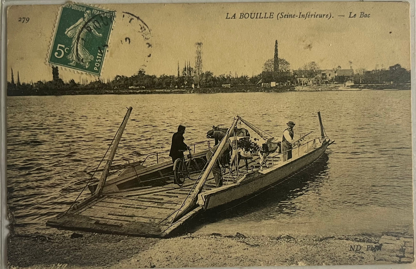 CPA FR76 La Bouille (Seine Inférieure) - Le Bac recto
