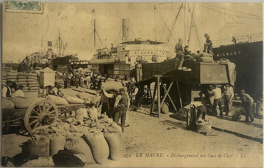CPA FR76 Le Havre - Déchargement des Sacs de Café recto