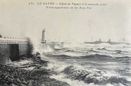 CPA FR76 Le Havre - Effets de Vagues à la nouvelle Jetée