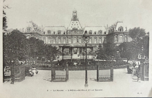 CPA FR76 Le Havre - L'Hôtel de Ville et le Square NG