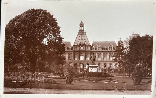 CPA FR76 Le Havre - L'Hôtel de Ville et le Square