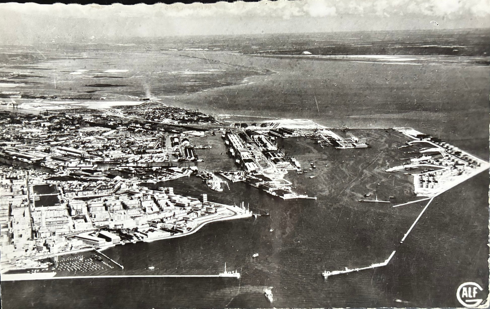 CPA FR76 Le Havre - Le Port et la Ville Neuvue - Vue aérienne générale