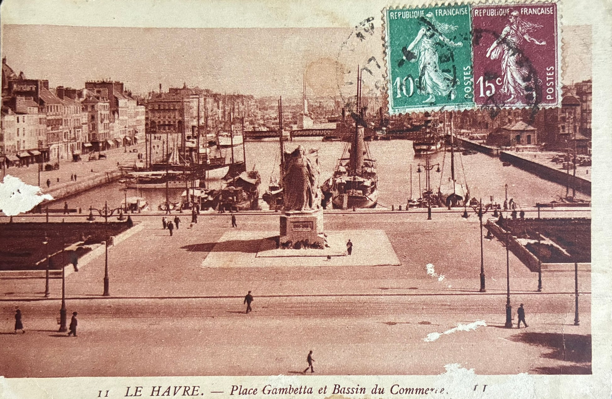 CPA FR76 Le Havre - Place Gambetta et Bassin du Commerce