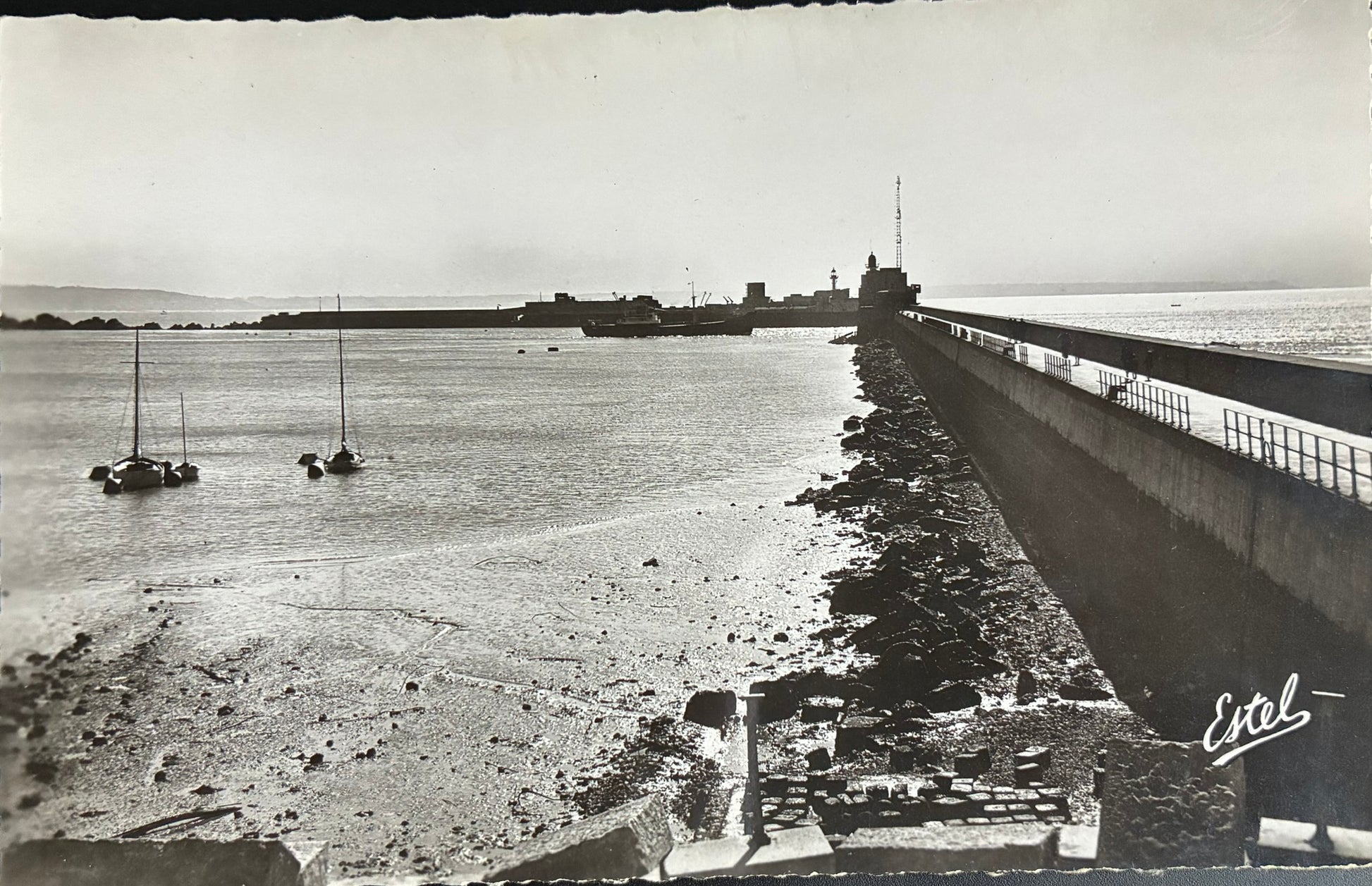 CPA FR76 Le Havre - Vue sur les Jetées Estel