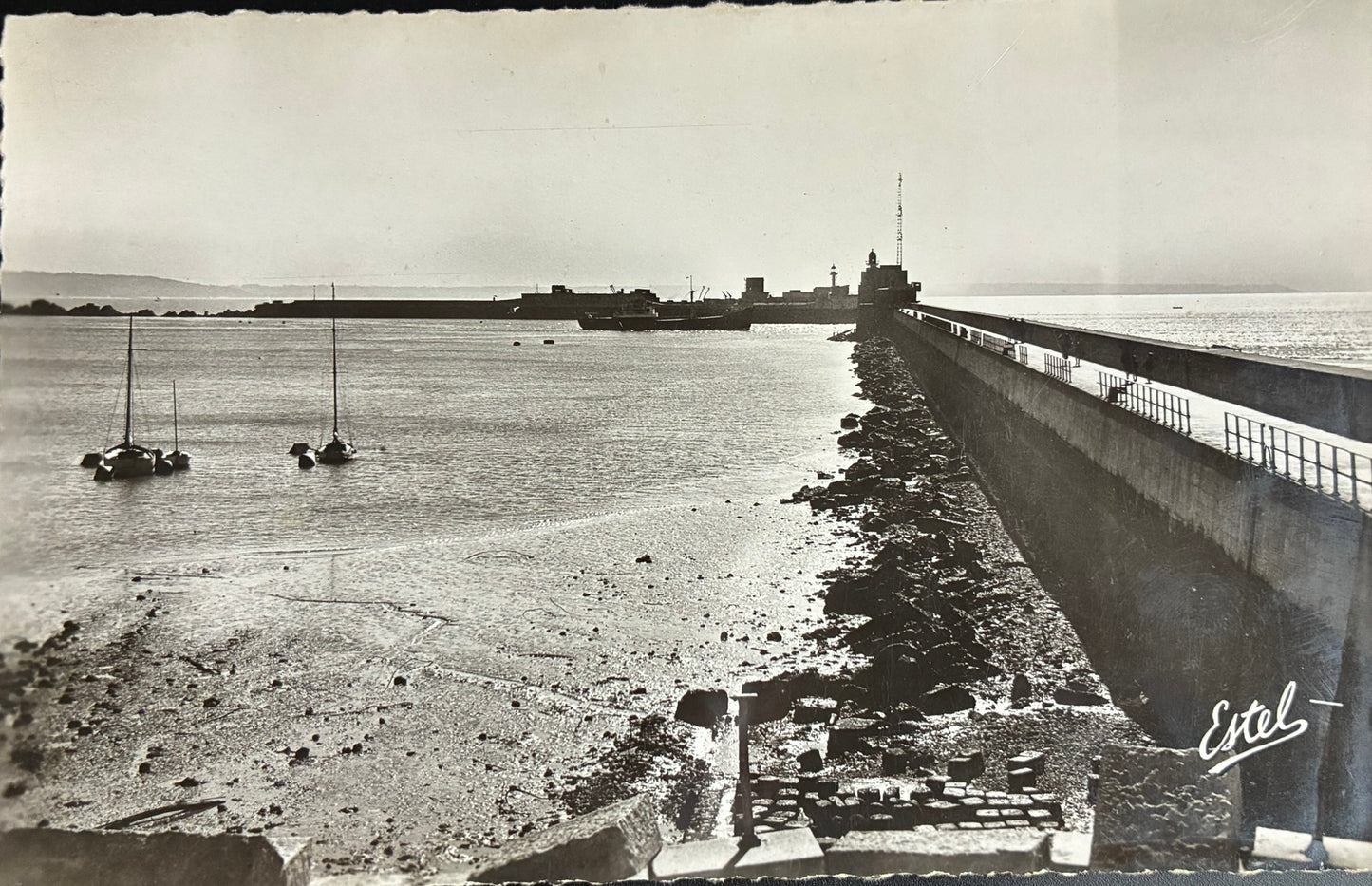CPA FR76 Le Havre - Vue sur les Jetées