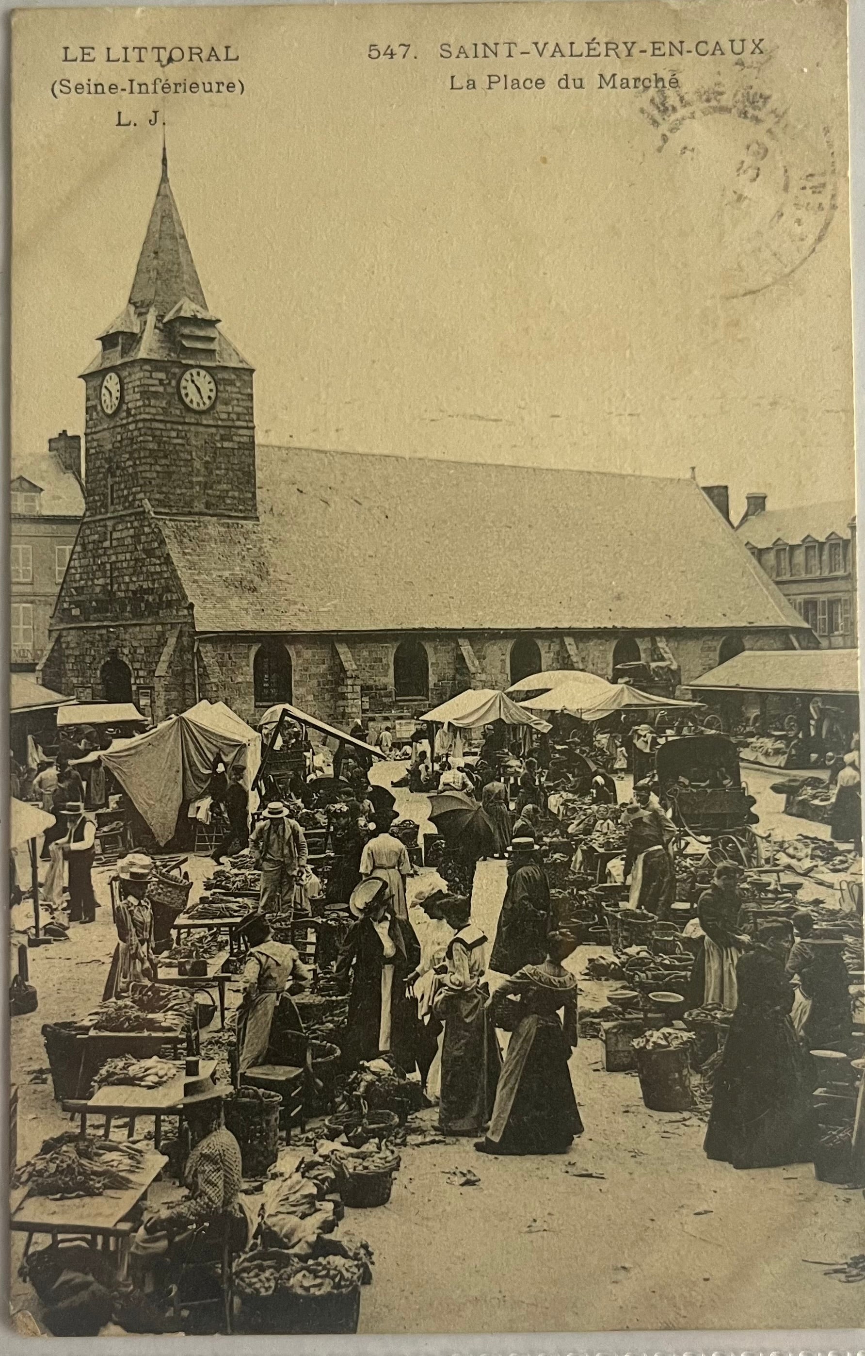 CPA FR76 Saint-Valéry-en-Caux - La Place du Marché recto