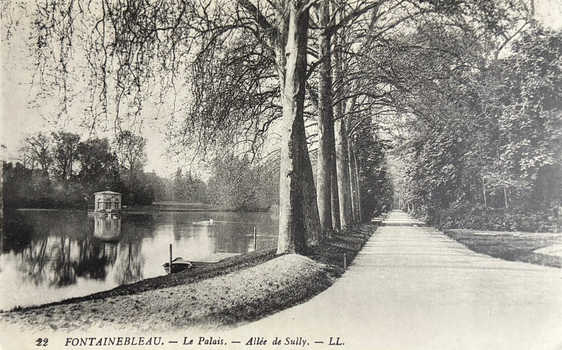 CPA FR77 Fontainebleau - Le Palais - Allée de Sully