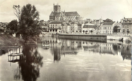 CPA FR77 Meaux - La Cathédrale et la Marne prises du Pont-Neuf