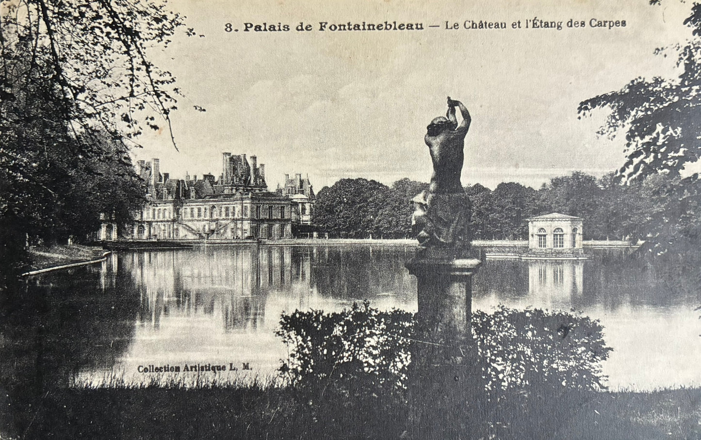 CPA FR77 Palais de Fontainebleau - Le Château et l'Etang des Carpes