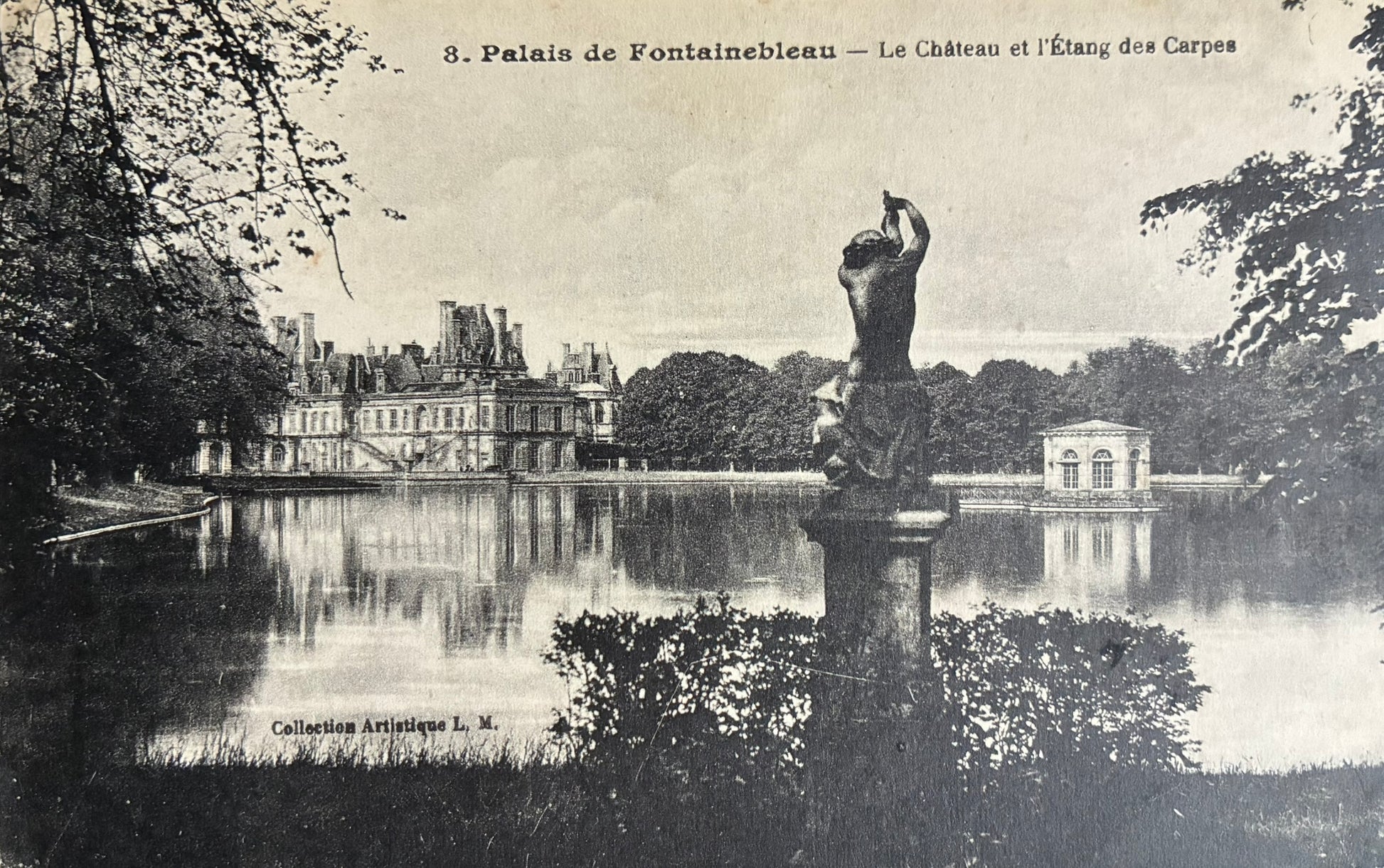 CPA FR77 Palais de Fontainebleau - Le Château et l'Etang des Carpes