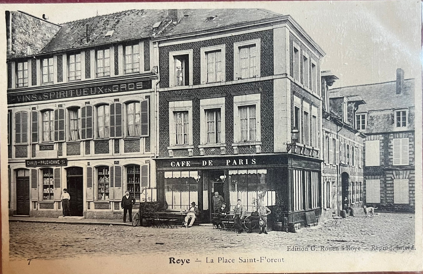 CPA FR80 Roye - La place Saint-Florent