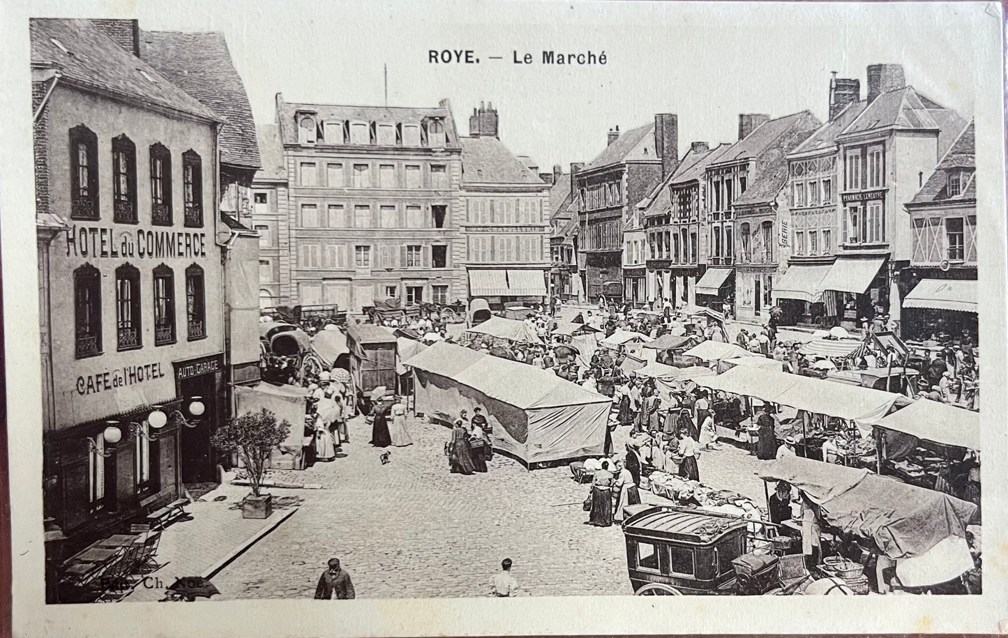 CPA FR80 Roye - Le marché