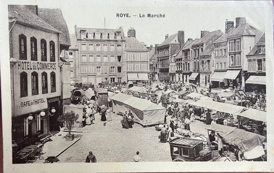 CPA FR80 Roye - Le marché