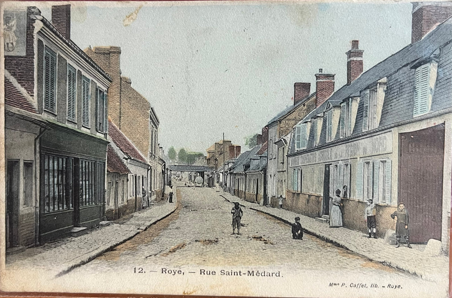 CPA FR80 Roye - Rue Saint-Médard