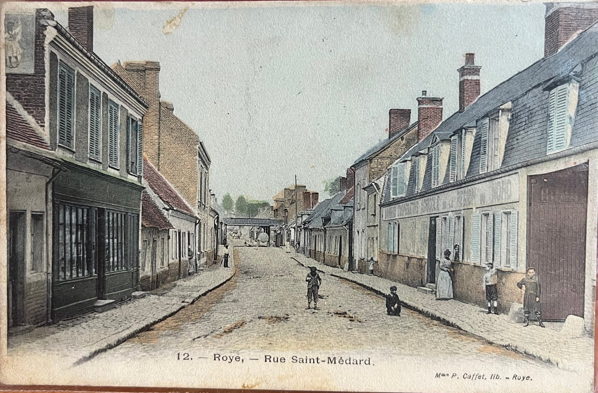 CPA FR80 Roye - Rue Saint-Médard
