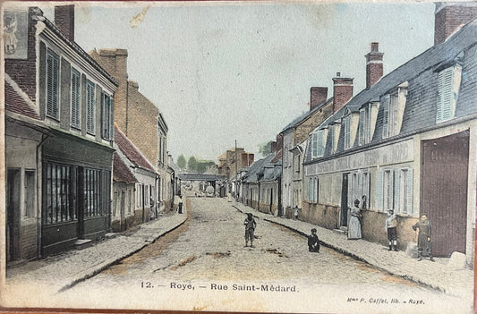 CPA FR80 Roye - Rue Saint-Médard