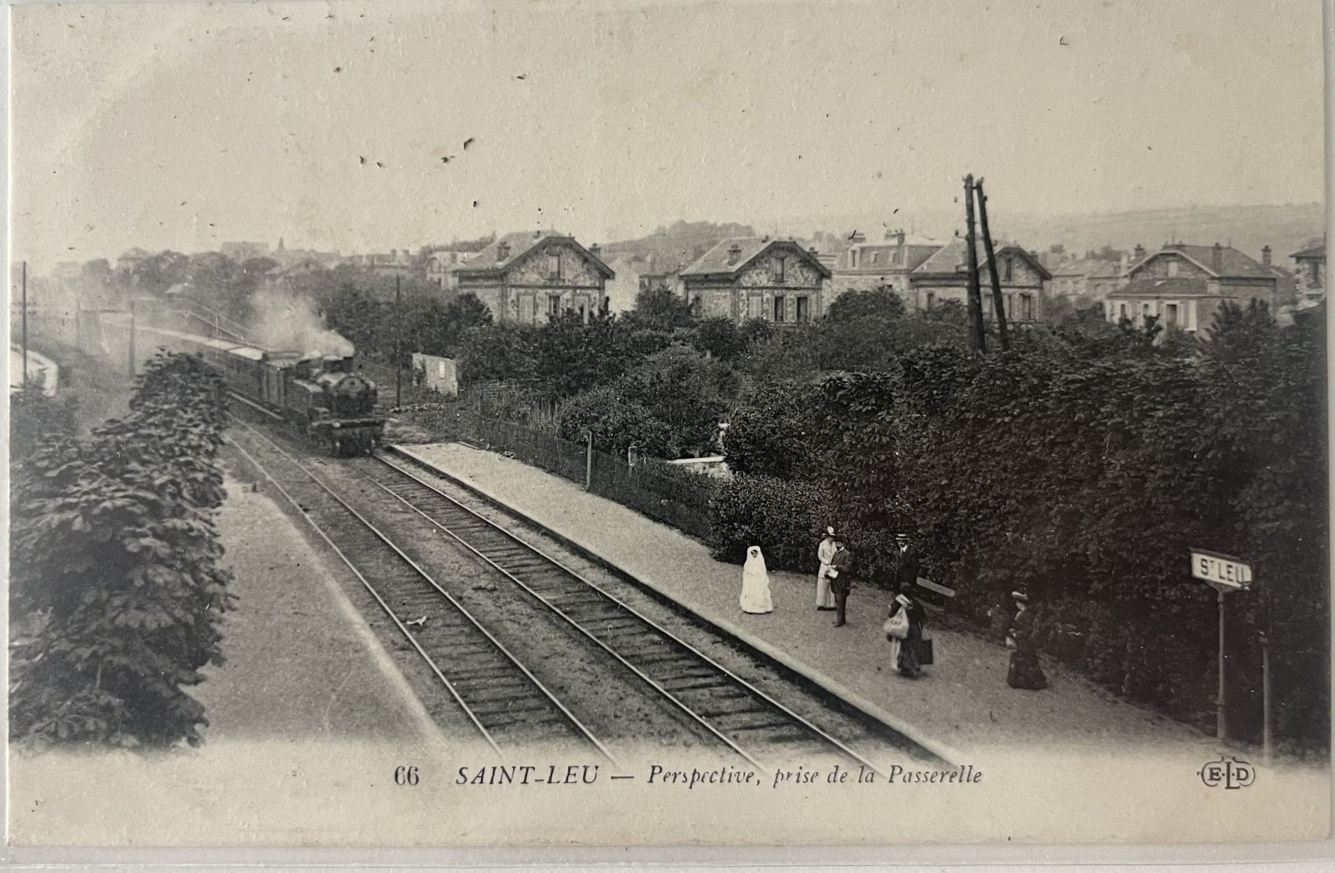 CPA FR95 Saint-Leu - Perspective, prise de la passerelle