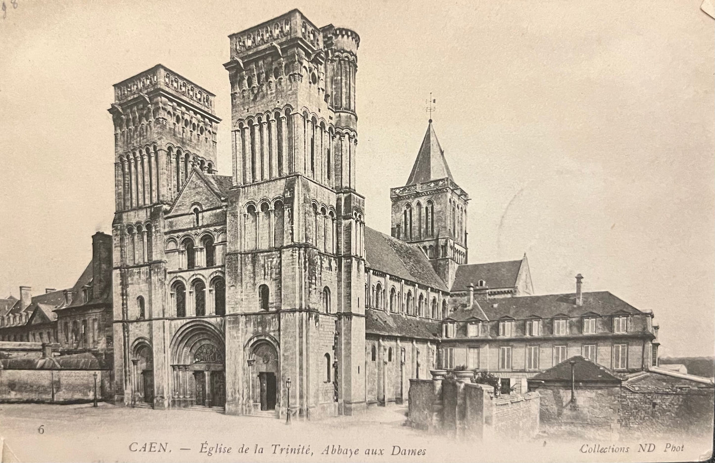 CPA FR14 Caen - Église de la Trinité, Abbaye aux Dames