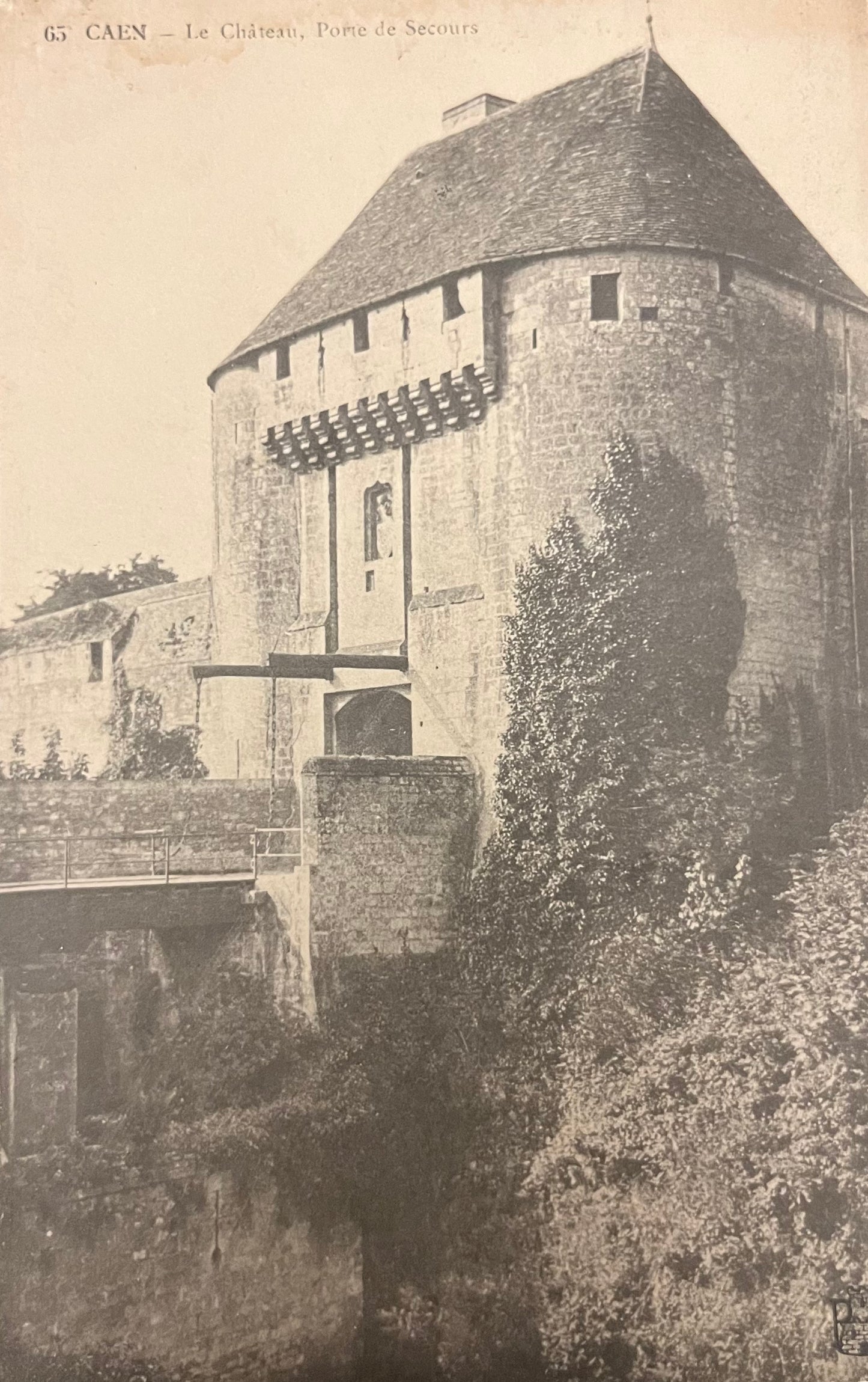 CPA FR14 Caen - Le Château. Porte de Secours