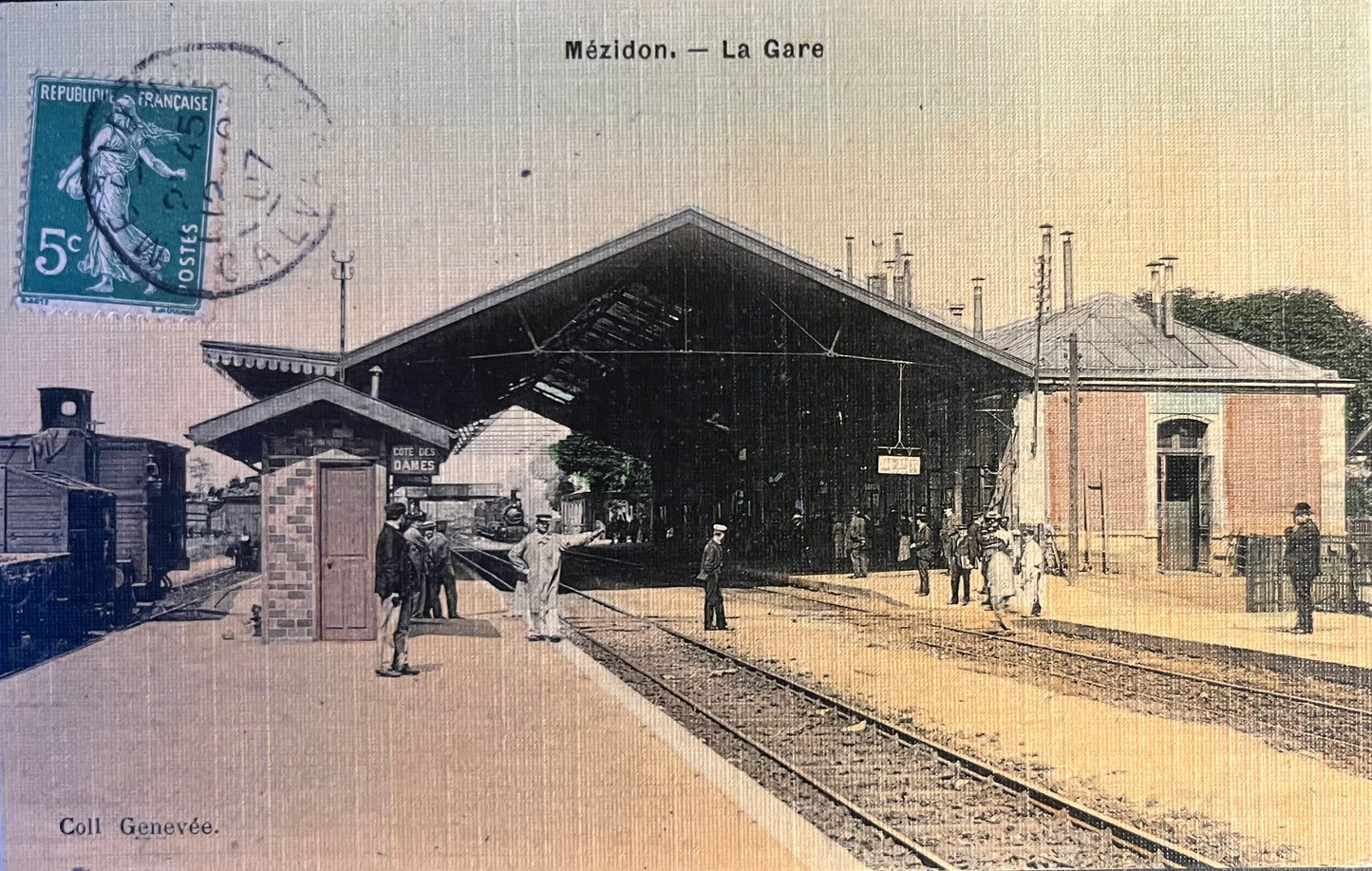 CPA FR14 Mézidon - La Gare