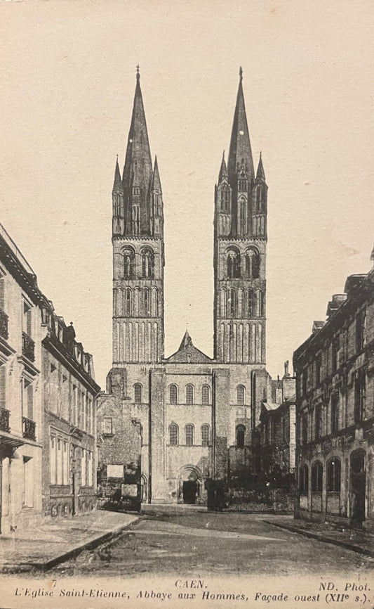 CPA FR14 Caen - L’Eglise Saint-Etienne, Abbaye aux Hommes, Façade ouest (XIIe s.)