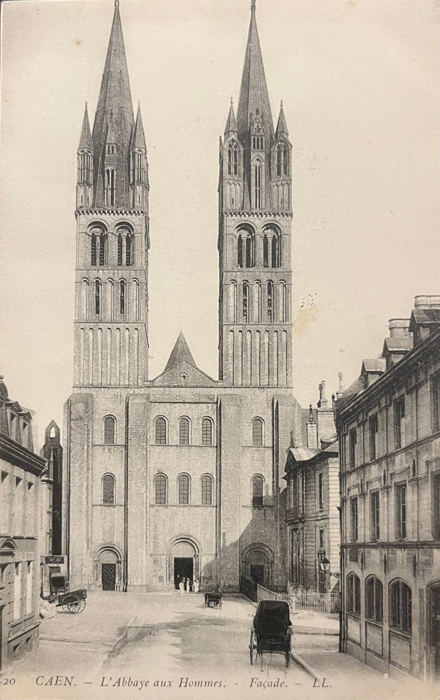 CPA FR14 Caen - L’Abbaye aux Hommes - Façade - LL