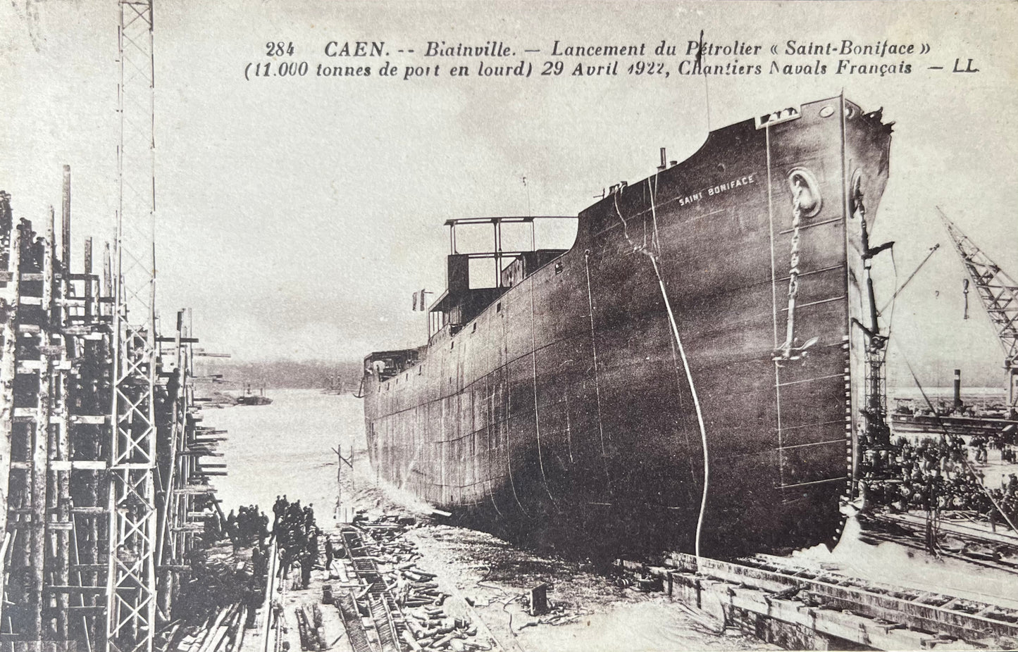 CPA FR14 Caen - Blainville - Lancement du Pétrolier "Saint-Boniface" (11.000 tonnes de port en lourd) 29 avril 1922, Chantiers Navals Français