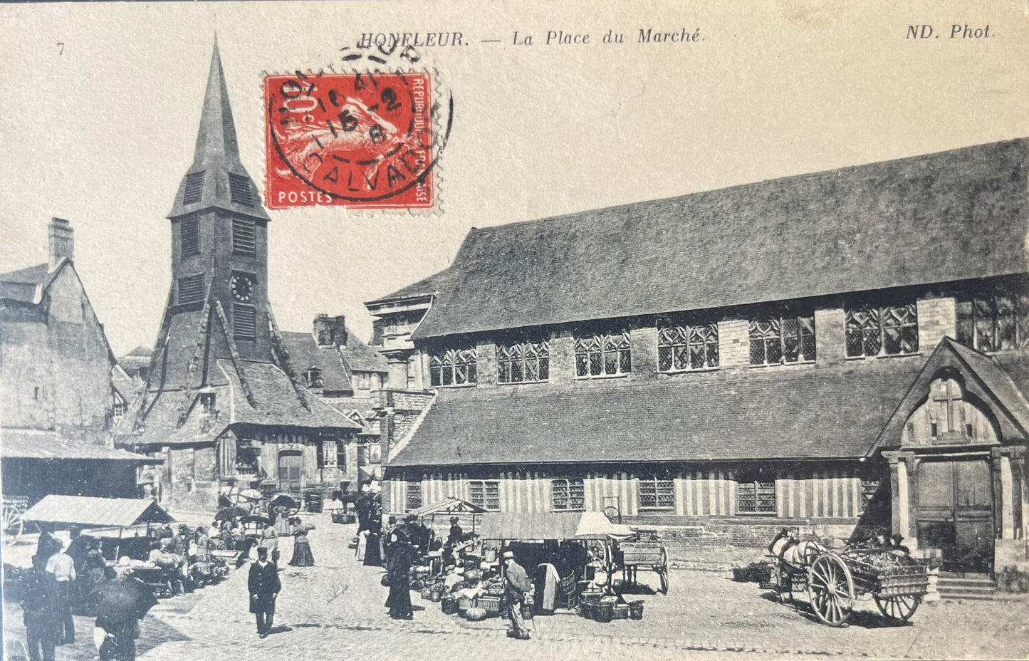 CPA FR14 Honfleur - La Place du Marché