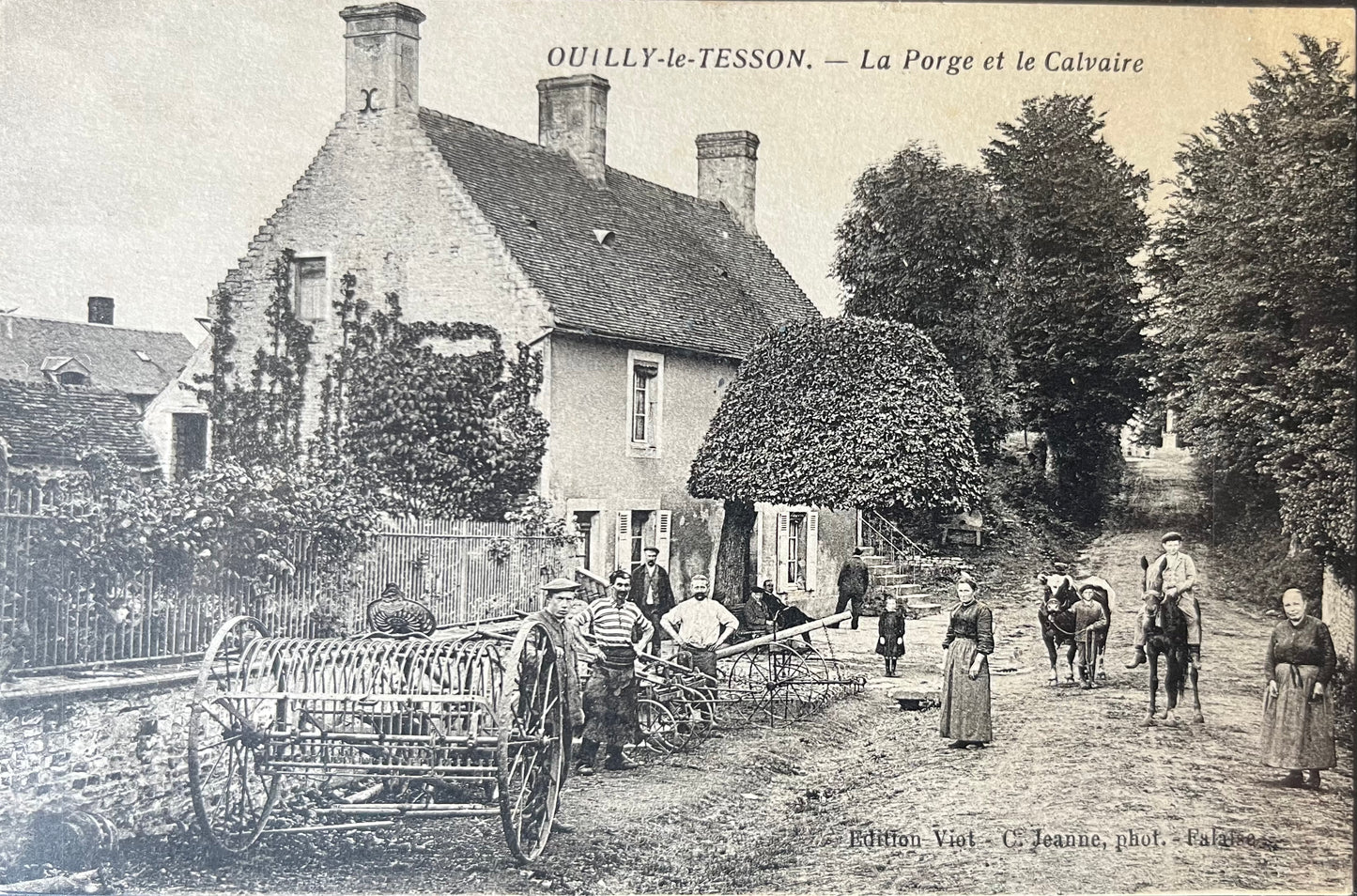 CPA FR14 Ouilly-le-Tesson - La Porge et le Calvaire