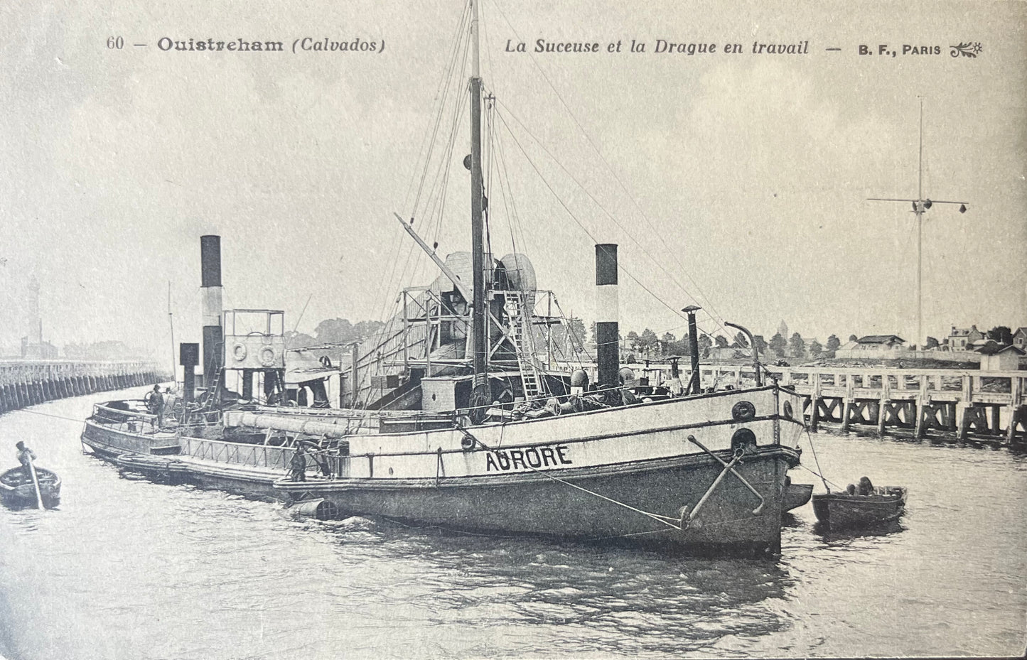 CPA FR14 Ouistreham (Calvados) - La Suceuse et la Drague en travail