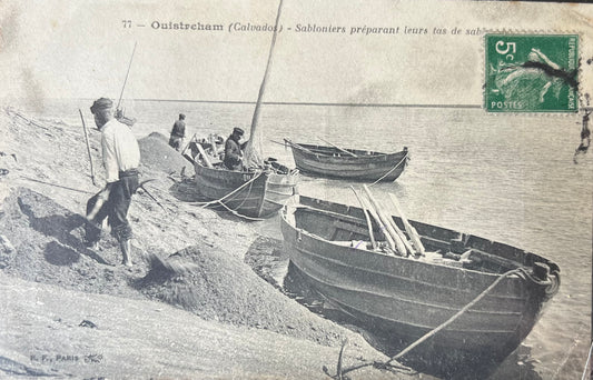 CPA FR14 Ouistreham (Calvados) - Sabloniers préparants leurs tas de sable