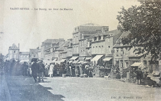 CPA FR14 Saint-Sever - Le Bourg, un Jour de Marché