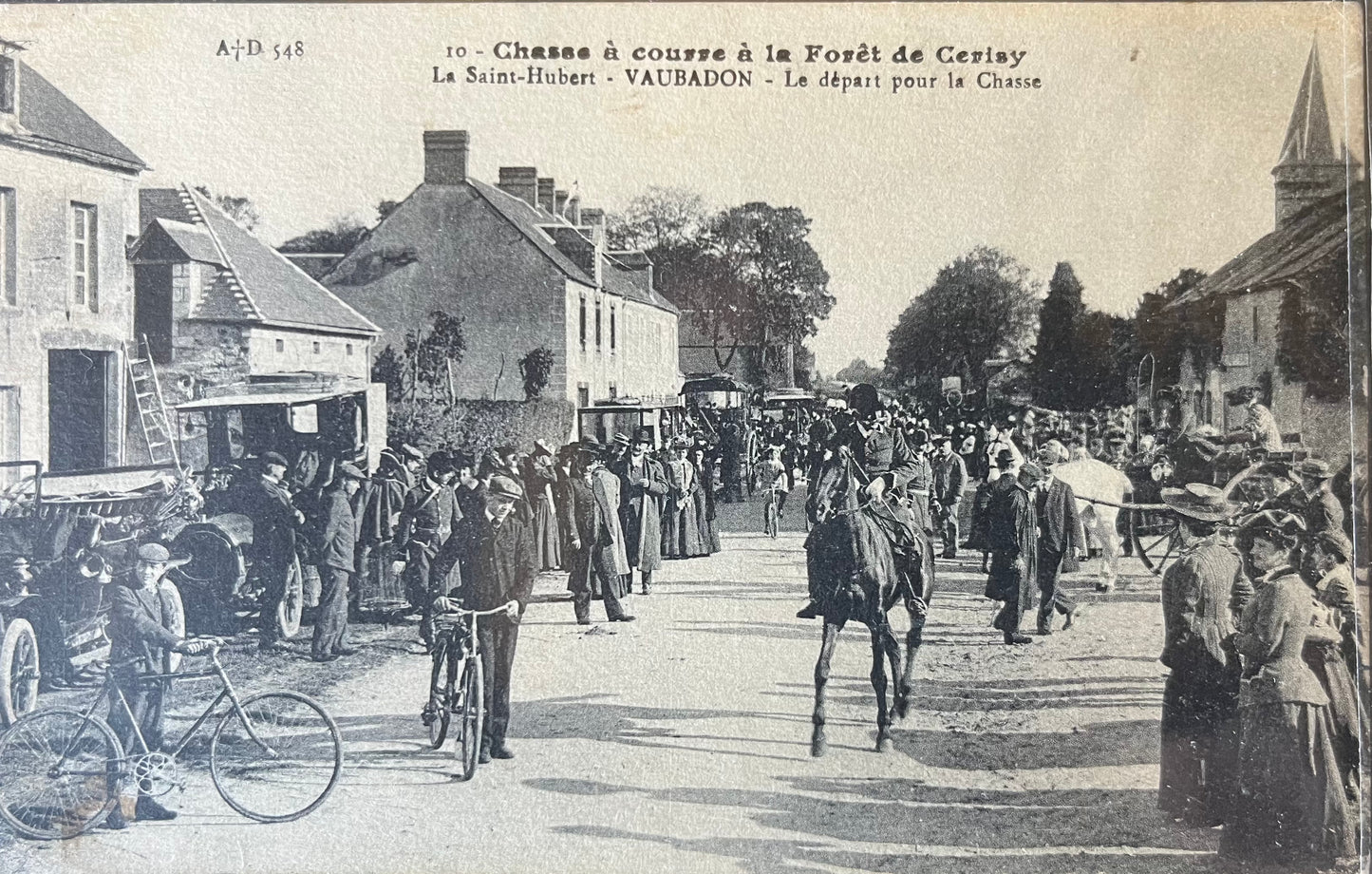 CPA FR14 La Saint-Hubert - VAUBADON - Le Départ pour la Chasse - Chasse à courre à la Forêt de Cerisy