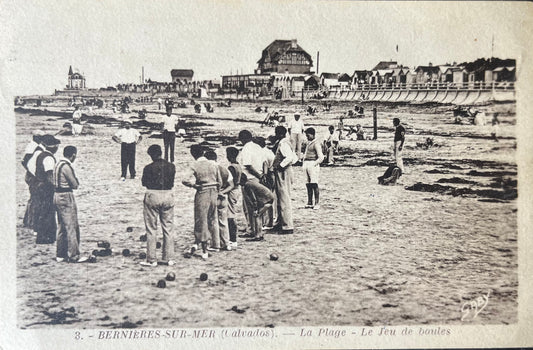 CPA FR14 Bernières-sur-mer (Calvados) - La Plage - Le feu de boules