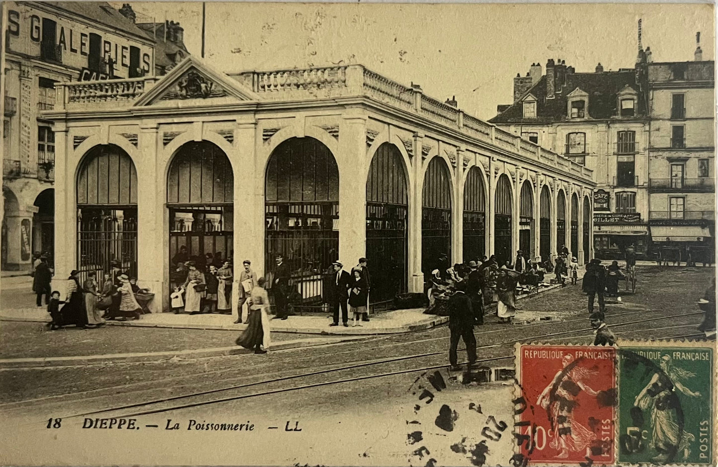 CPA FR76 Dieppe - La poissonerie