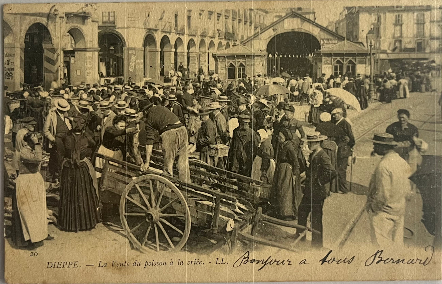 CPA FR76 Dieppe - La Vente du poisson à la criée
