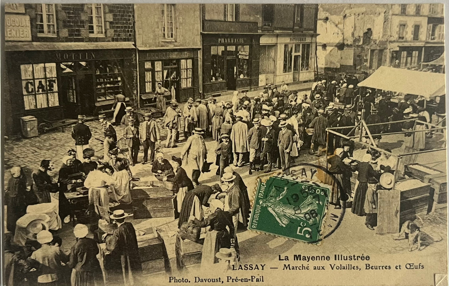 CPA FR53 Lassay - Marché aux Volailles, Beurres et Œufs