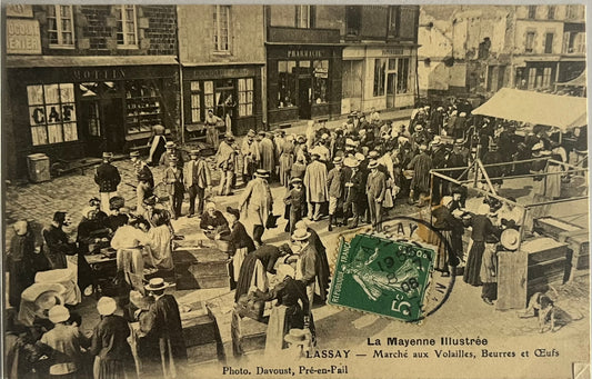 CPA FR53 Lassay - Marché aux Volailles, Beurres et Œufs