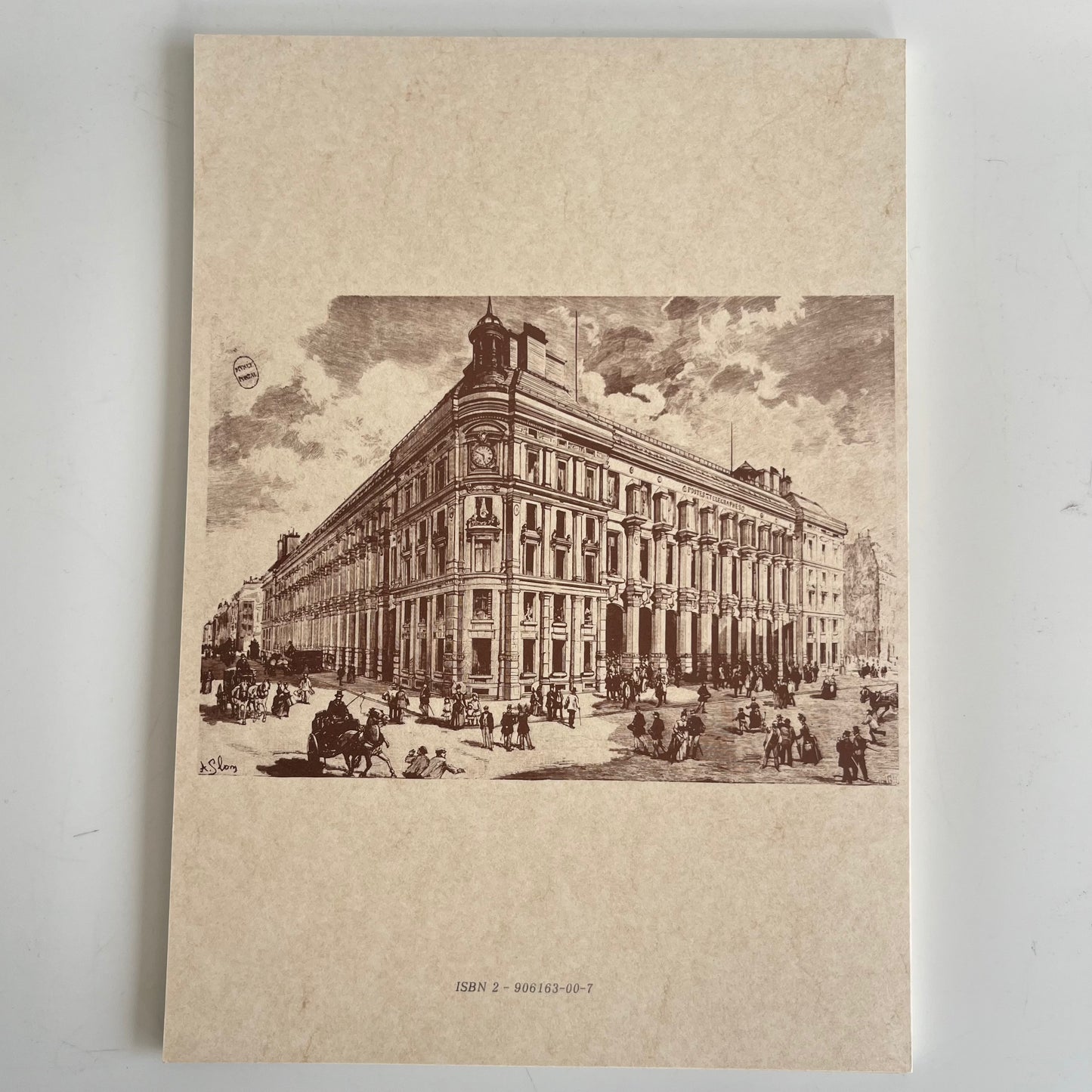 Quatrième de couverture avec une gravure historique d'un bureau de poste de Paris